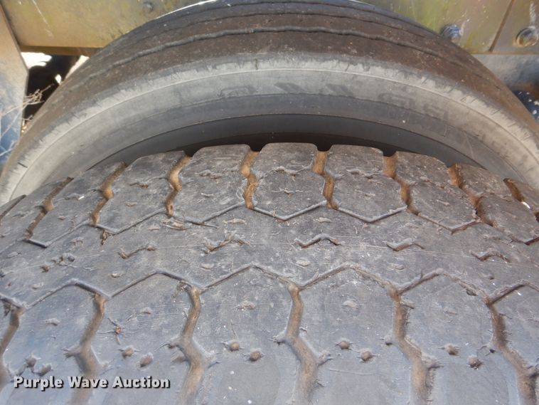 image for item DJ8621 1996 Mack MR  roll-off container truck