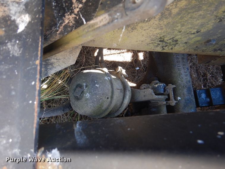 image for item DJ8621 1996 Mack MR  roll-off container truck