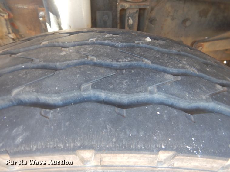 image for item DJ8621 1996 Mack MR  roll-off container truck