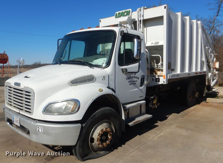 image for item DJ8622 2004 Freightliner Business Class M2  refuse truck