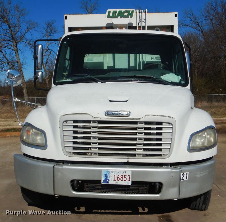 image for item DJ8622 2004 Freightliner Business Class M2  refuse truck