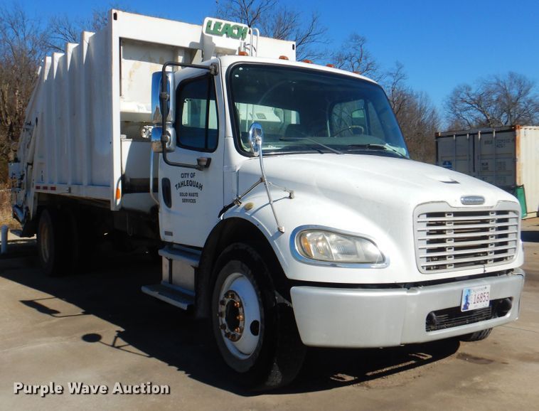 image for item DJ8622 2004 Freightliner Business Class M2  refuse truck