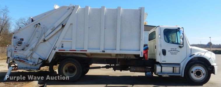 image for item DJ8622 2004 Freightliner Business Class M2  refuse truck