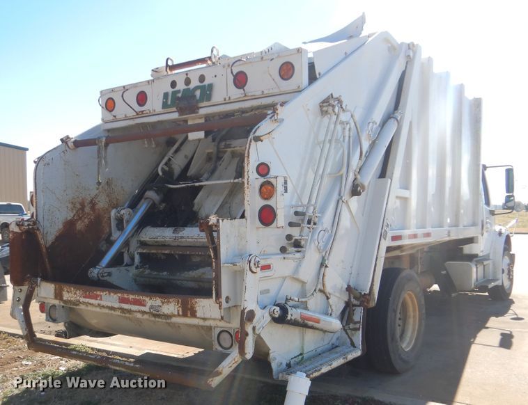 image for item DJ8622 2004 Freightliner Business Class M2  refuse truck