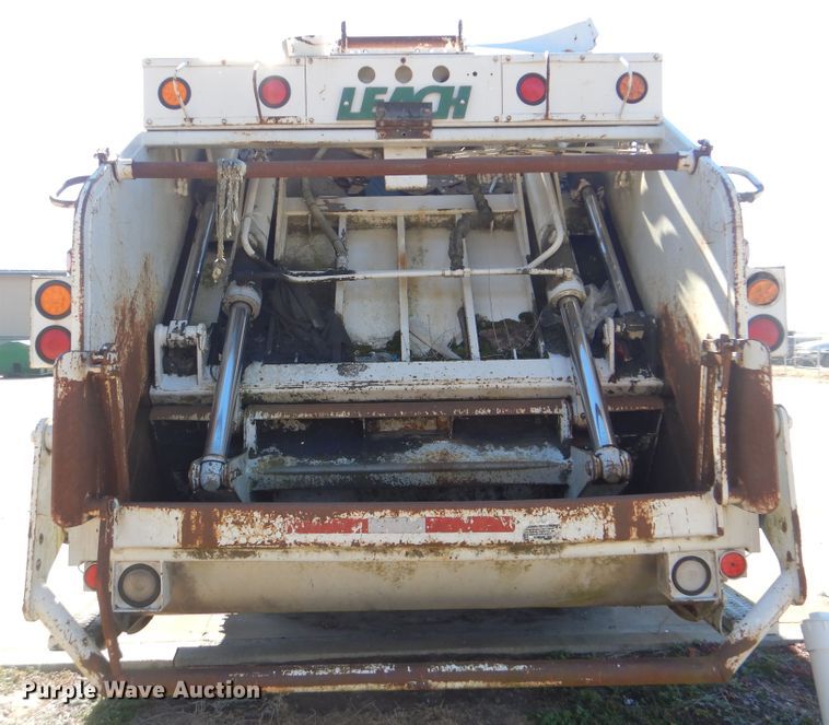 image for item DJ8622 2004 Freightliner Business Class M2  refuse truck