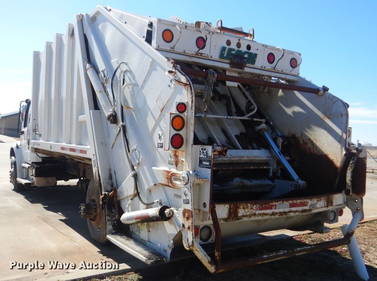 image for item DJ8622 2004 Freightliner Business Class M2  refuse truck