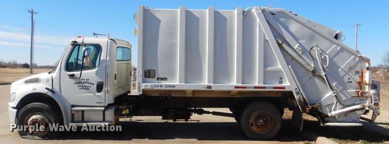 image for item DJ8622 2004 Freightliner Business Class M2  refuse truck