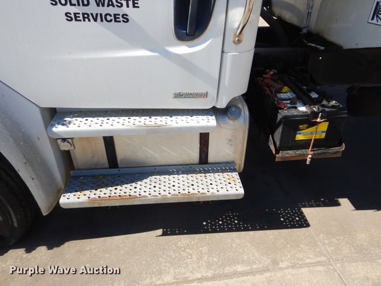 image for item DJ8622 2004 Freightliner Business Class M2  refuse truck