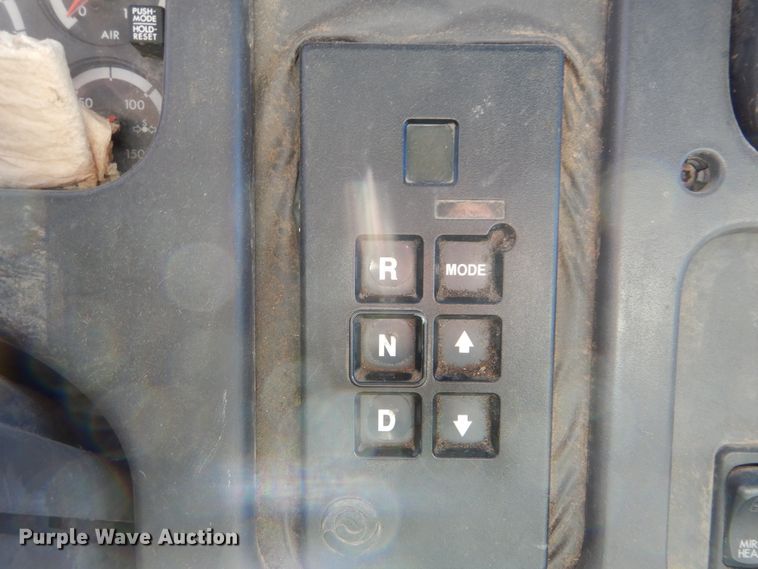 image for item DJ8622 2004 Freightliner Business Class M2  refuse truck