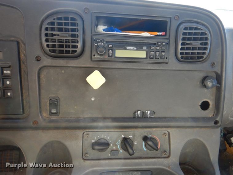 image for item DJ8622 2004 Freightliner Business Class M2  refuse truck