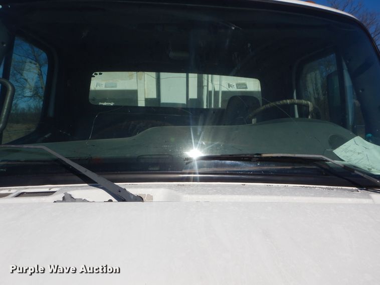 image for item DJ8622 2004 Freightliner Business Class M2  refuse truck