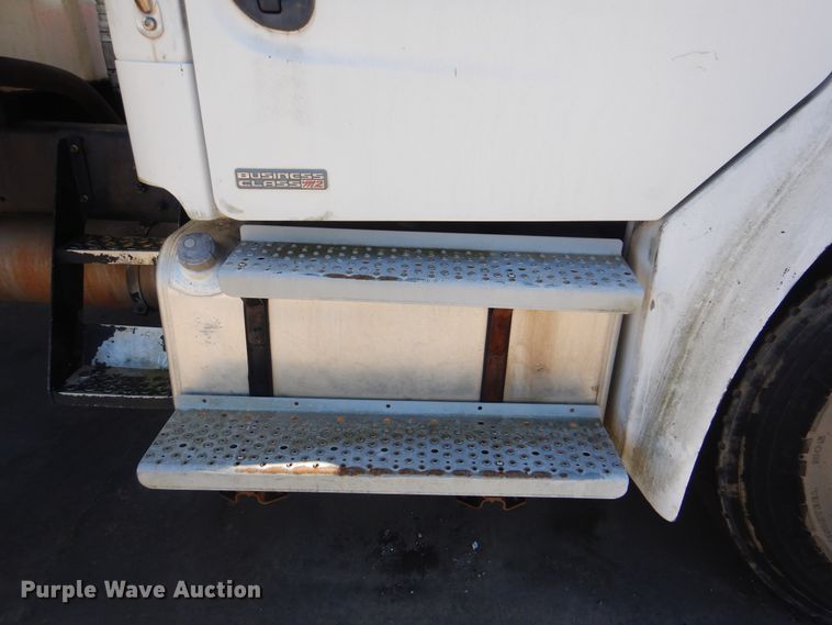 image for item DJ8622 2004 Freightliner Business Class M2  refuse truck