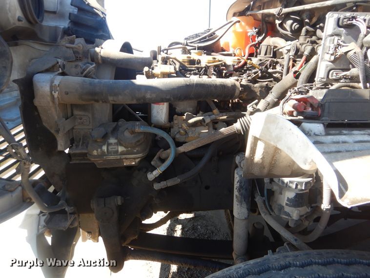 image for item DJ8622 2004 Freightliner Business Class M2  refuse truck