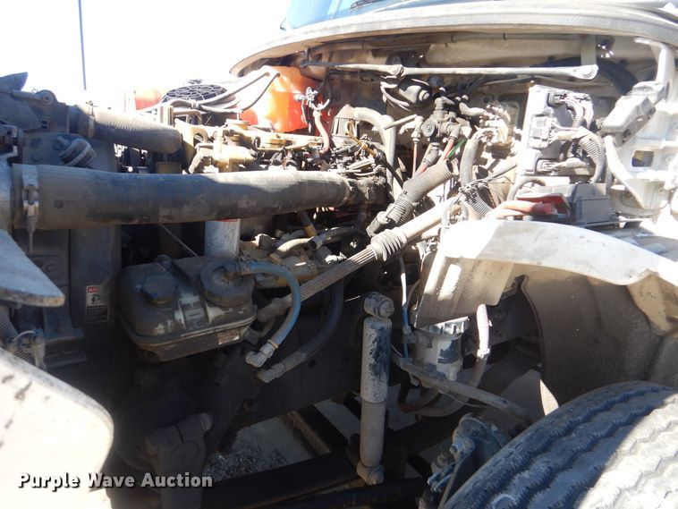 image for item DJ8622 2004 Freightliner Business Class M2  refuse truck