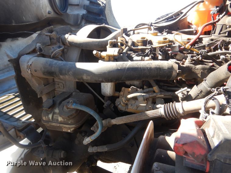 image for item DJ8622 2004 Freightliner Business Class M2  refuse truck