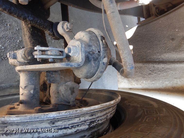 image for item DJ8622 2004 Freightliner Business Class M2  refuse truck