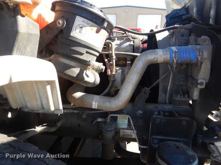 image for item DJ8622 2004 Freightliner Business Class M2  refuse truck