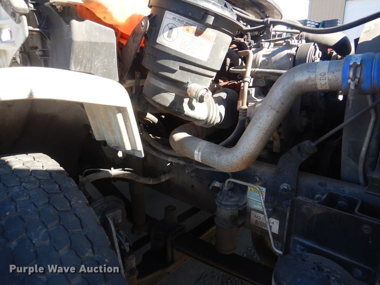 image for item DJ8622 2004 Freightliner Business Class M2  refuse truck