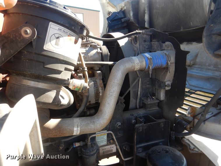 image for item DJ8622 2004 Freightliner Business Class M2  refuse truck