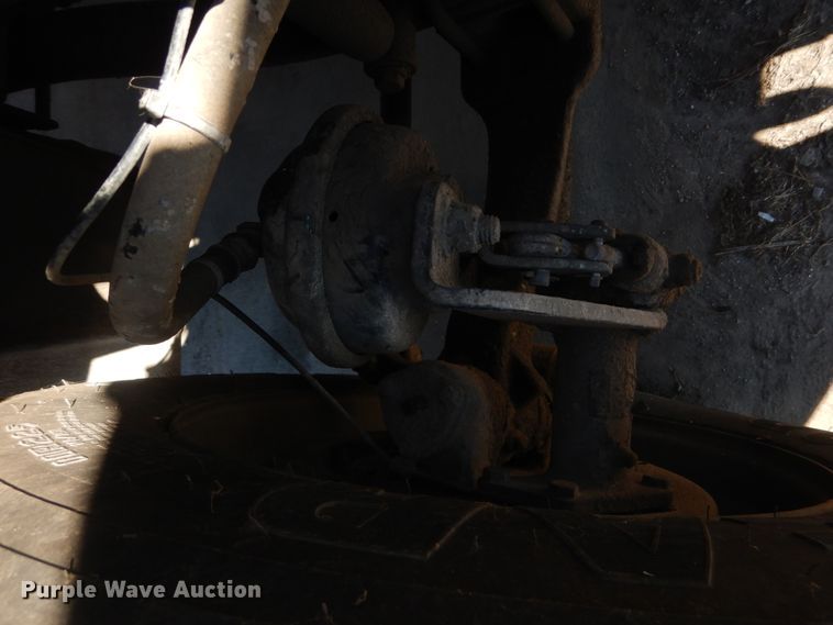 image for item DJ8622 2004 Freightliner Business Class M2  refuse truck