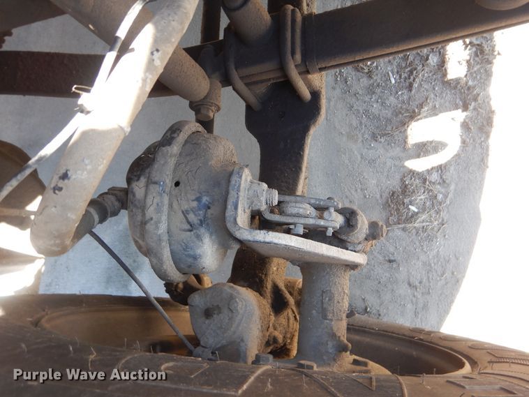 image for item DJ8622 2004 Freightliner Business Class M2  refuse truck