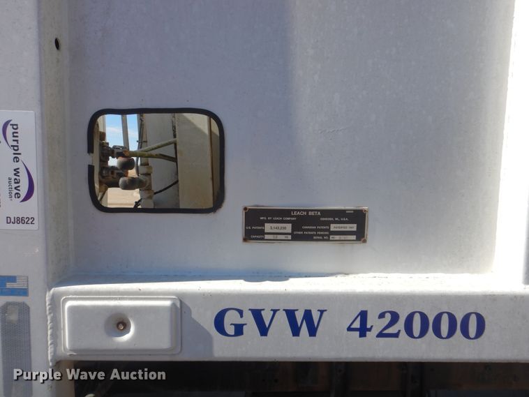 image for item DJ8622 2004 Freightliner Business Class M2  refuse truck