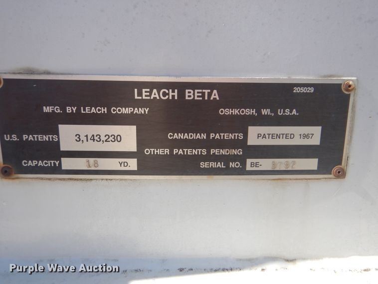 image for item DJ8622 2004 Freightliner Business Class M2  refuse truck