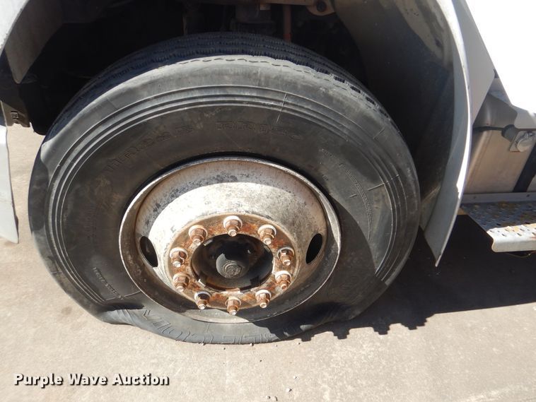 image for item DJ8622 2004 Freightliner Business Class M2  refuse truck