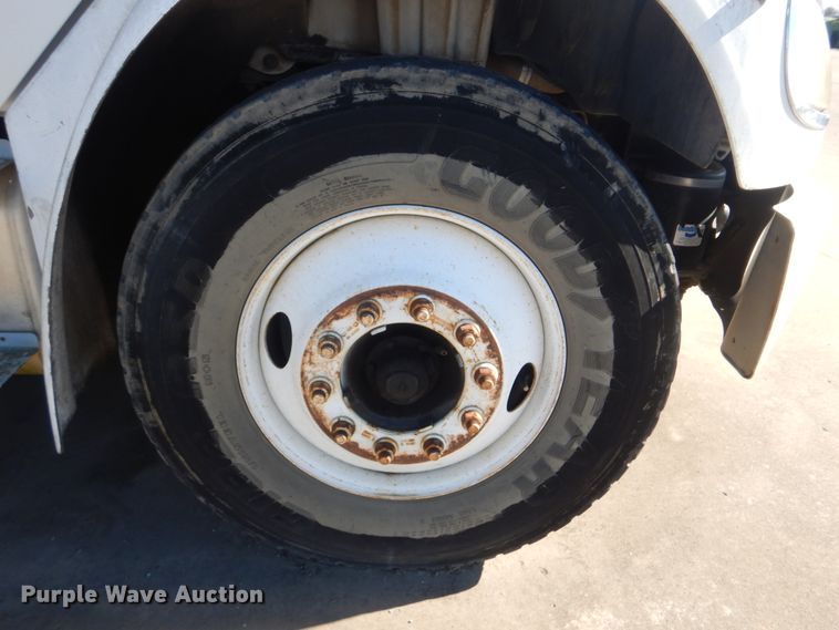 image for item DJ8622 2004 Freightliner Business Class M2  refuse truck