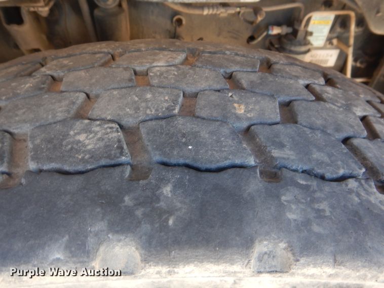 image for item DJ8622 2004 Freightliner Business Class M2  refuse truck