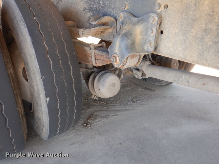 image for item DJ8622 2004 Freightliner Business Class M2  refuse truck