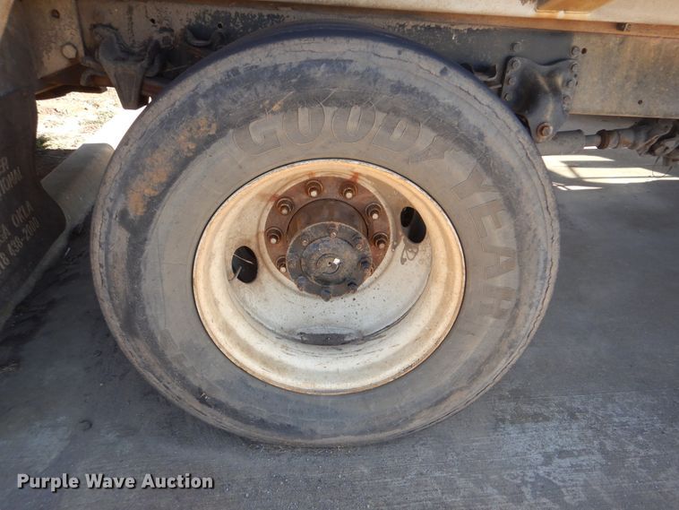 image for item DJ8622 2004 Freightliner Business Class M2  refuse truck