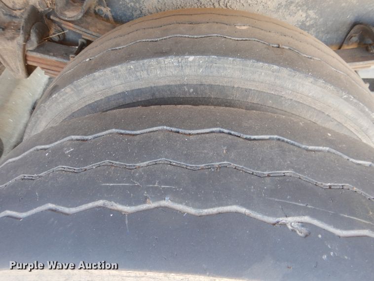 image for item DJ8622 2004 Freightliner Business Class M2  refuse truck