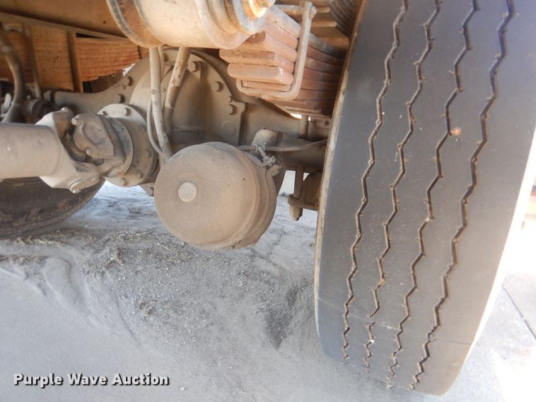 image for item DJ8622 2004 Freightliner Business Class M2  refuse truck