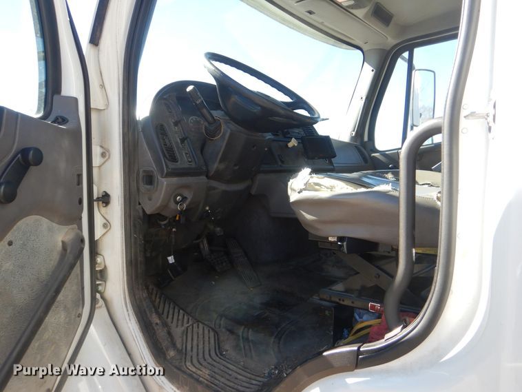 image for item DJ8623 2012 Freightliner Business Class M2  refuse truck