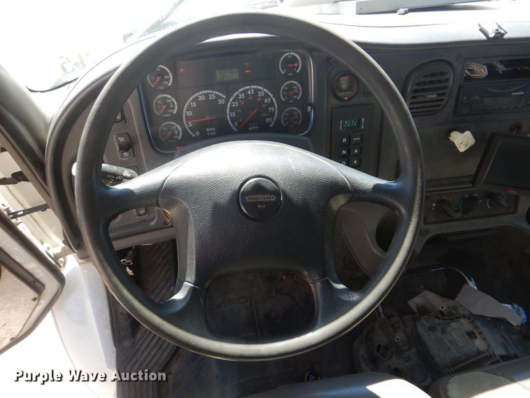 image for item DJ8623 2012 Freightliner Business Class M2  refuse truck