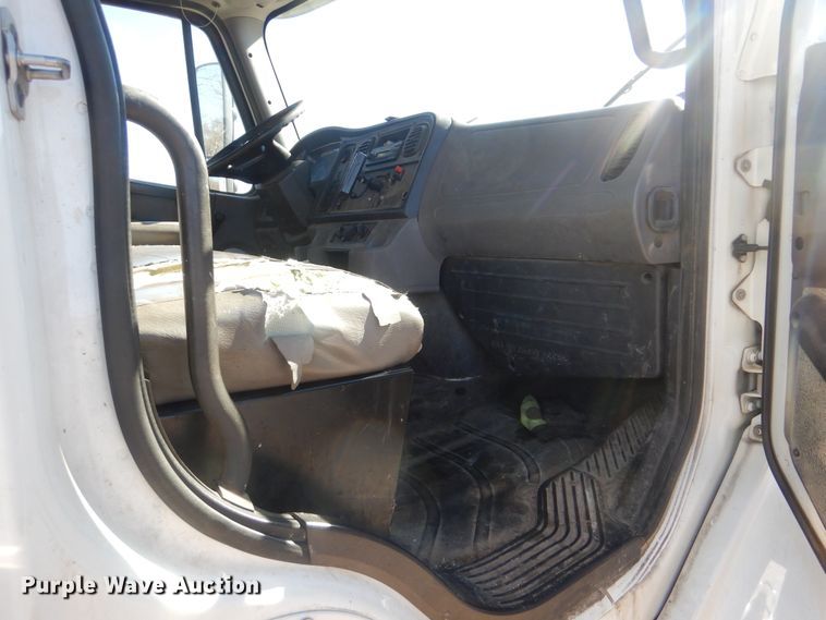 image for item DJ8623 2012 Freightliner Business Class M2  refuse truck