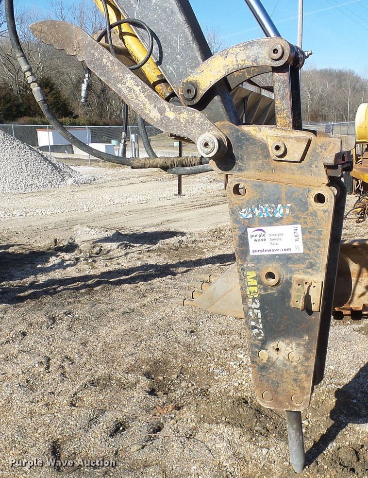 image for item DL0747 Stanley MB3570 hydraulic breaker