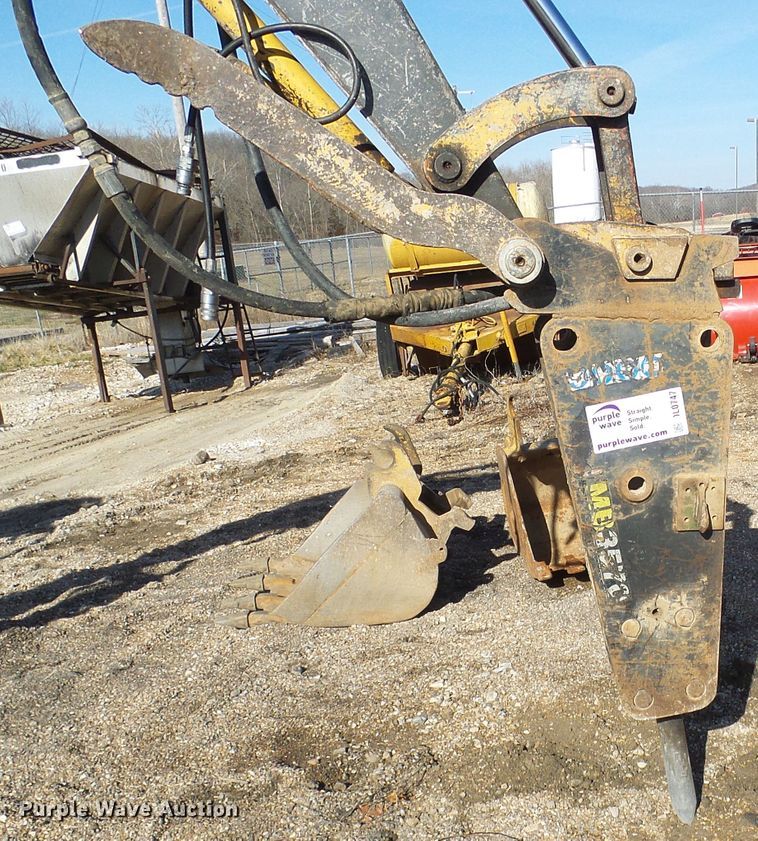 image for item DL0747 Stanley MB3570 hydraulic breaker