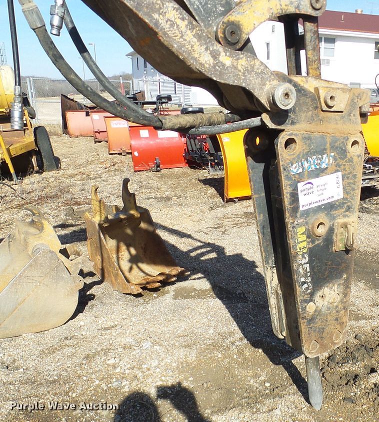 image for item DL0747 Stanley MB3570 hydraulic breaker