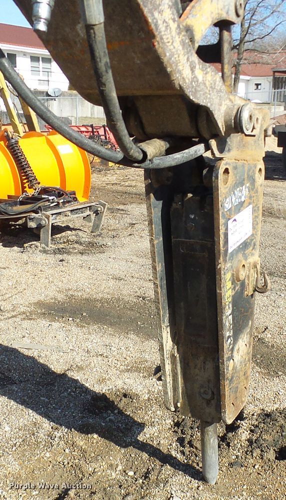 image for item DL0747 Stanley MB3570 hydraulic breaker