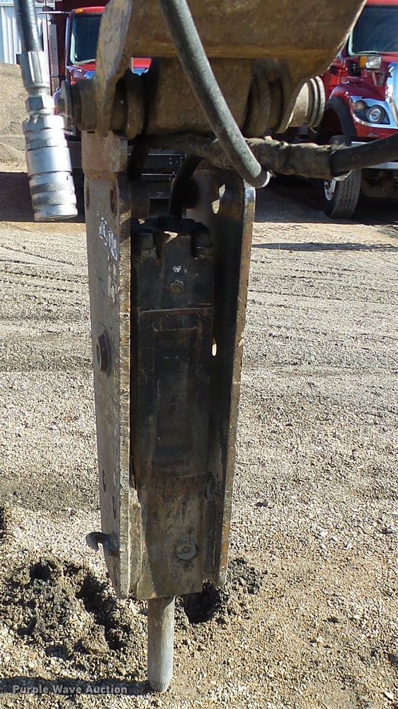 image for item DL0747 Stanley MB3570 hydraulic breaker