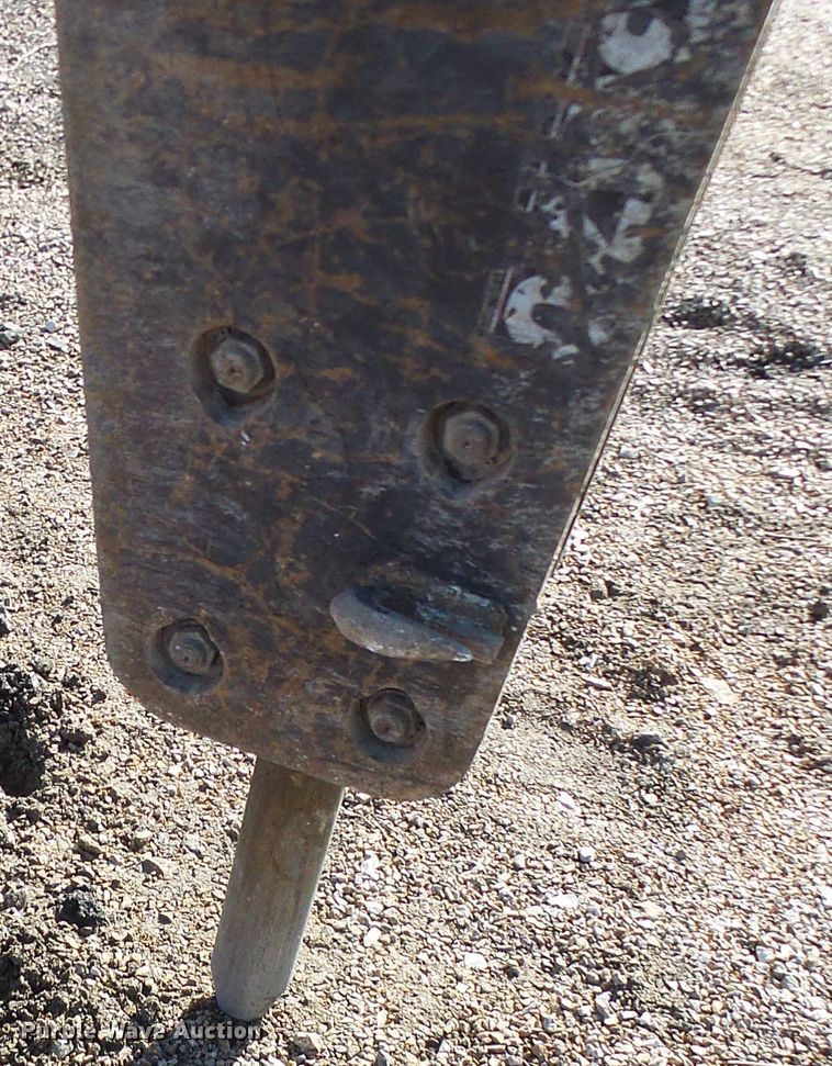 image for item DL0747 Stanley MB3570 hydraulic breaker