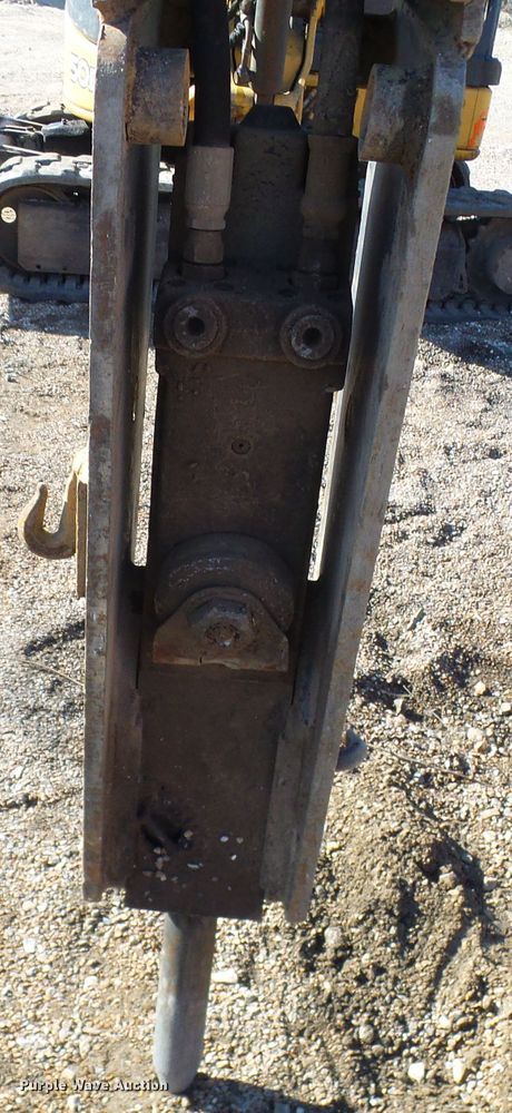 image for item DL0747 Stanley MB3570 hydraulic breaker