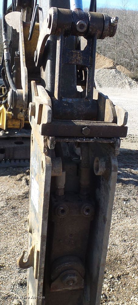 image for item DL0747 Stanley MB3570 hydraulic breaker