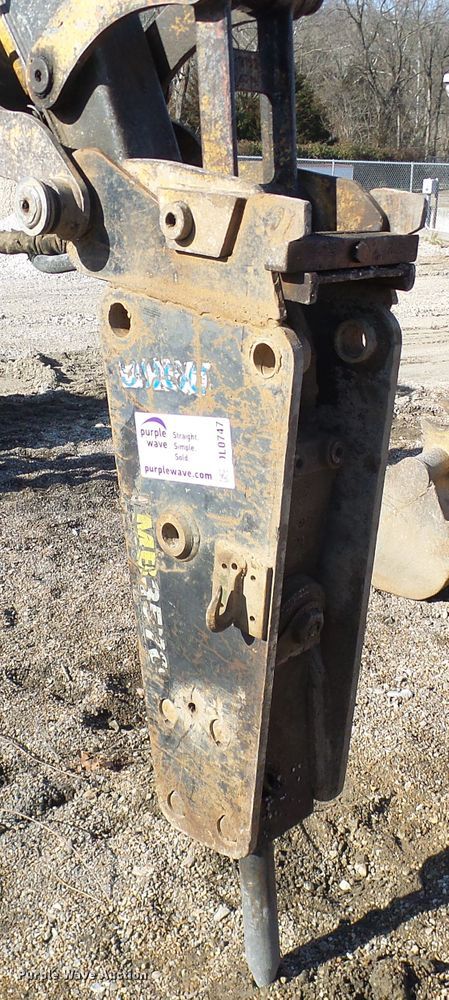 image for item DL0747 Stanley MB3570 hydraulic breaker