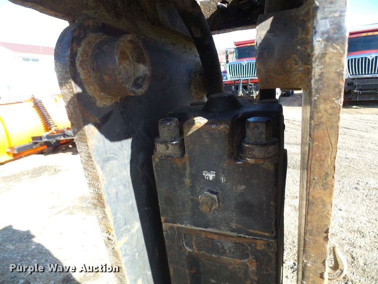 image for item DL0747 Stanley MB3570 hydraulic breaker