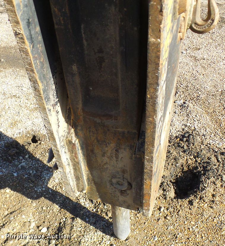 image for item DL0747 Stanley MB3570 hydraulic breaker