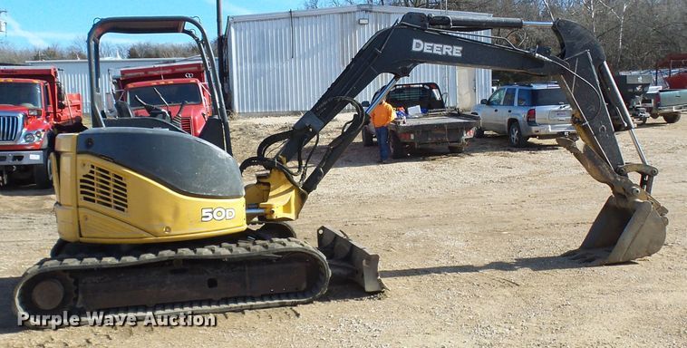 image for item DL0748 2005 John Deere 50D  mini excavator