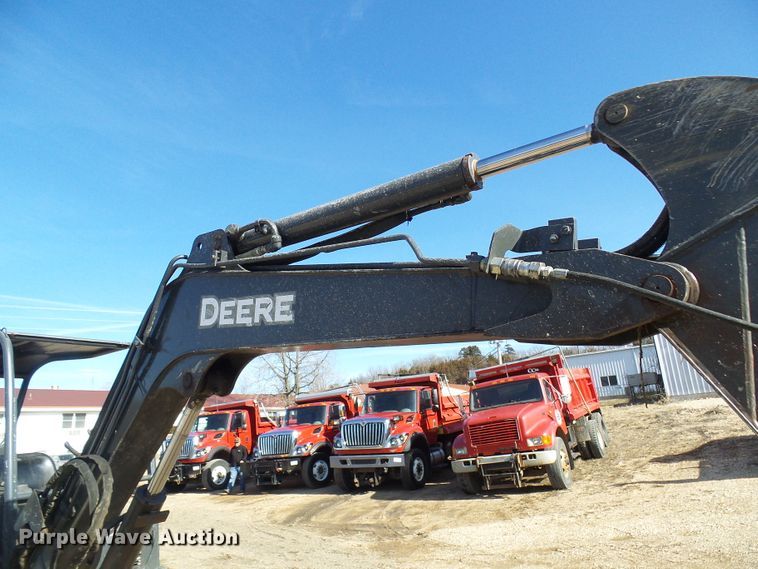 image for item DL0748 2005 John Deere 50D  mini excavator